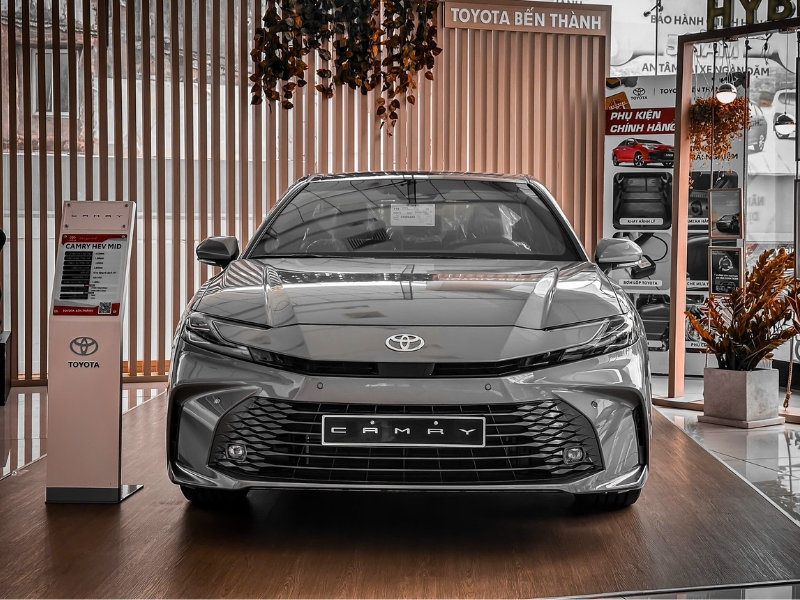 Mẫu xe Camry 2025 hybrid Mid