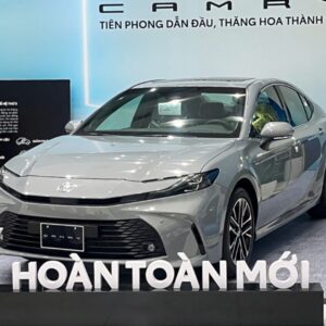 Toyota Camry 2025 màu xám xi măng