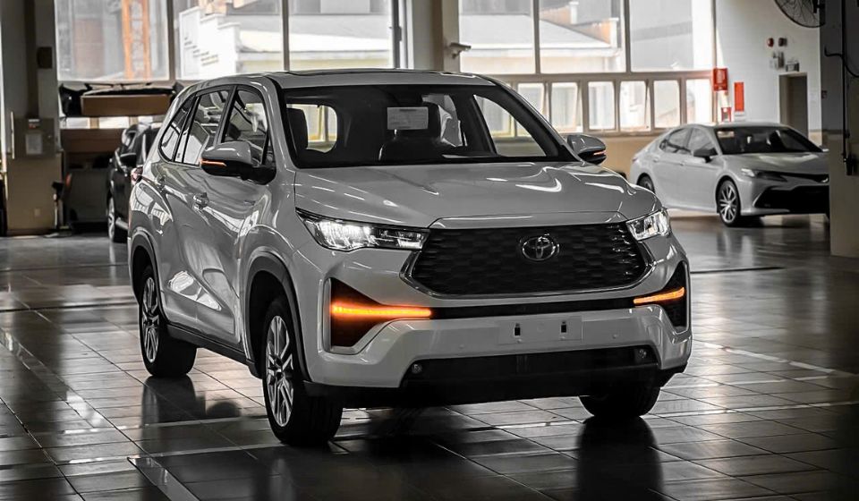 Innova Cross HEV