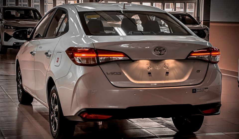 đuôi xe toyota vios