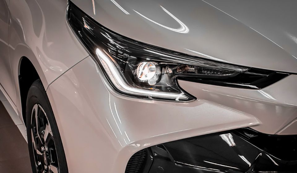 đèn pha toyota vios bên trái